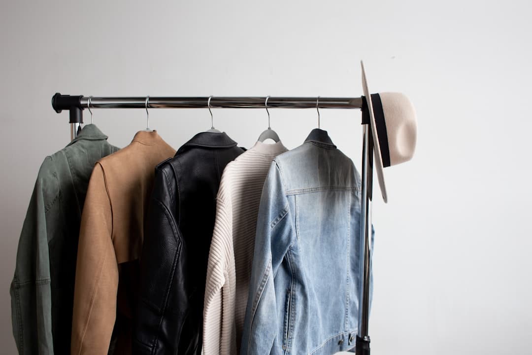 Portant de vêtements pour choisir selon sa morphologie