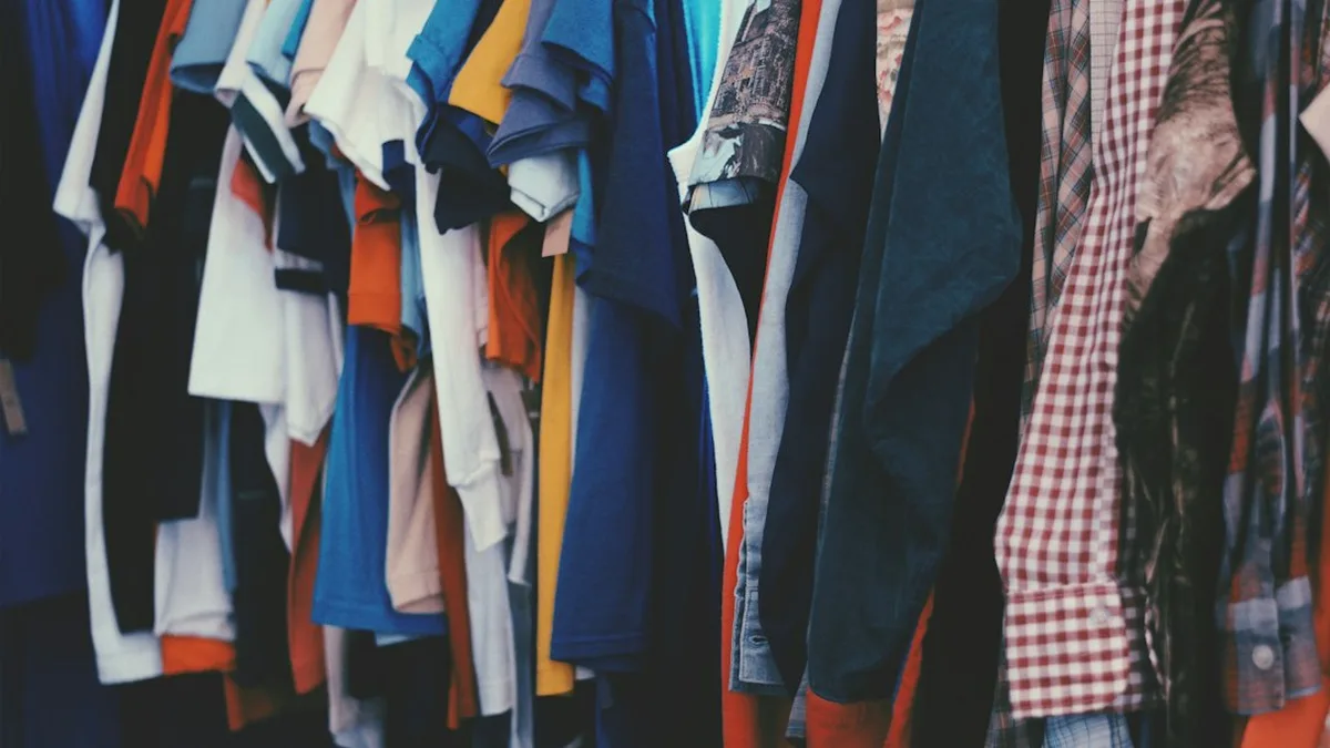 Couleurs froides en vêtements : comment les porter (et avec quoi) — Couleurs froides en vêtements : comment les porter (et avec quoi)