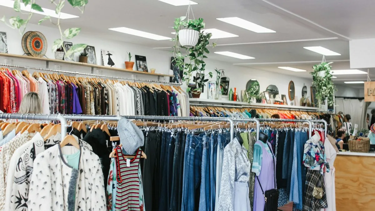 Friperie au kilo : ce qu’un kilo de vêtements représente — Friperie au kilo : ce qu’un kilo de vêtements représente