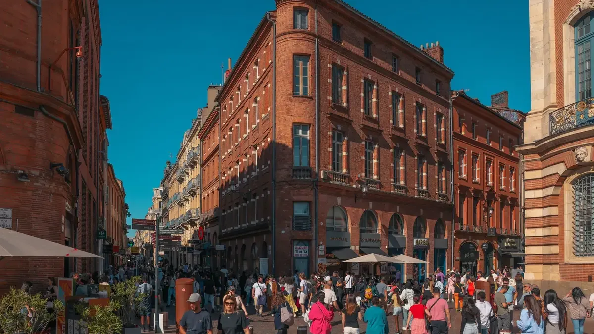 Friperies à Toulouse : les quartiers et adresses où chiner (guide 2026) — Friperies à Toulouse : les quartiers et adresses où chiner (guide 2026)
