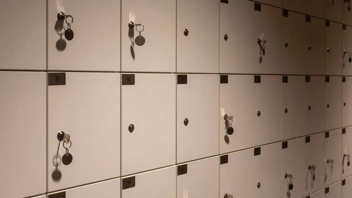 consigne automatique à colis avec ses casiers