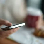 suivi de la livraison d'un colis sur un smartphone